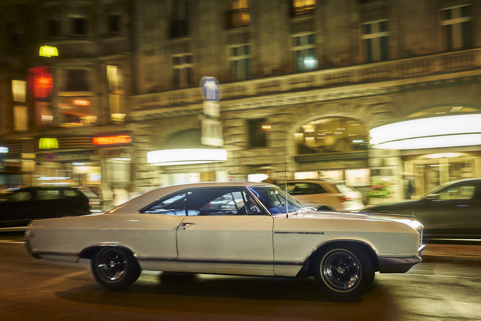 Buick Le Sabre 400 Köln bei Nacht